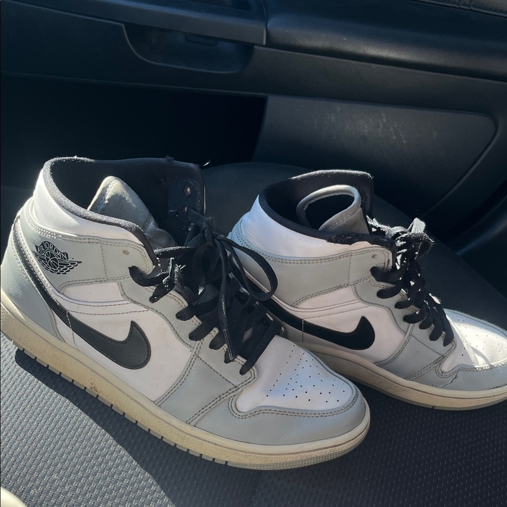 LIGHT SMOKE GREY JORDAN 1 MID
